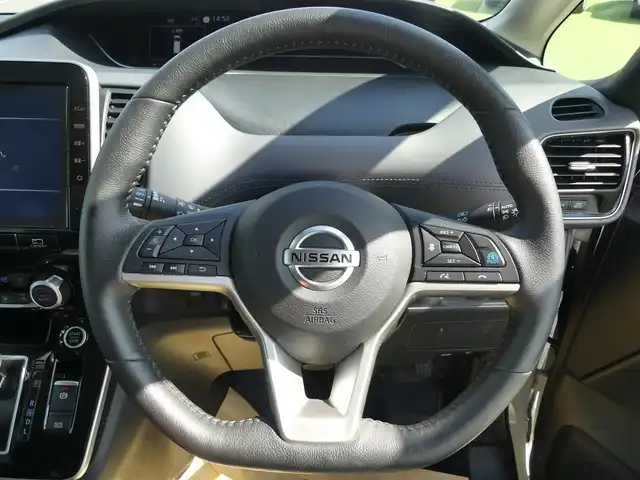 日産 セレナ ハイウェイスター V 千葉県 2020(令2)年 4.4万km ブリリアントホワイトパール エマージェンシーブレーキ/プロパイロット/インテリジェントクルーズコントロール/インテリジェントルームミラー/アイドリングストップ/ハンズフリー両側パワースライドドア/純正SDナビ/地デジTV/【BD/DVD/CD再生機能　Bluetooth接続】/アラウンドビューモニター/革巻きステアリング/ステアリングスイッチ/ステアリングヒーター/ETC/LEDヘッドライト/フォグライト/ウインカーミラー/コーナーセンサー/純正16インチアルミホイル/インテリジェントキー