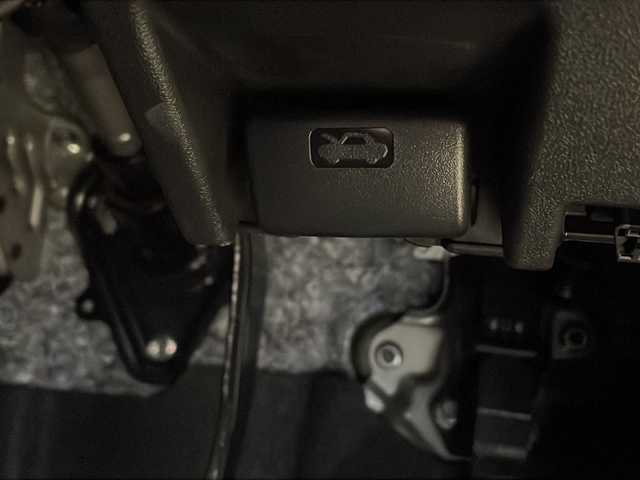 スズキ ジムニー XL 道央・札幌 2023(令5)年 1.4万km ジャングルグリーン ・ワンオーナー/・インタークーラーターボ/・5速MT車/・横滑り防止装置/・アイドリングストップ/・社外スプリング1.5インチリフトアップ/・社外16インチAW/・社外テールレンズ/・社外フロントカメラ/・社外SDナビ(BT.DVD.CD.地デジ)/・社外前方ドライブレコーダー/・社外マフラー/・社外ドアハンドルプロテクター(JAOS)/・社外フロアマット/・E T C