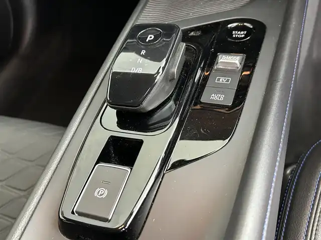 日産 ノート オーテック クロスオーバーFOUR 道央・札幌 2022(令4)年 1.4万km ダークメタルグレー ・衝突被害軽減ブレーキ/・レーンキープアシスト/・インテリジェントルームミラー/・ステアリングヒーター/・オートブレーキホールド/・コーナーセンサー/・LEDヘッドライト/・プッシュスタート/・スマートキー/・積込夏タイヤゴム195/60R16