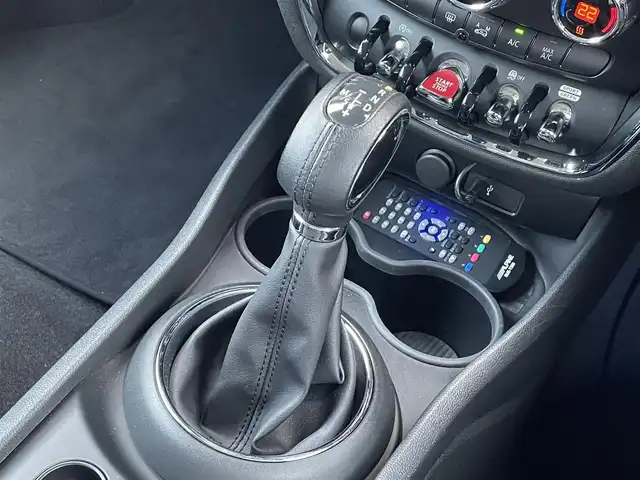 ＭＩＮＩ ミニ クラブマン クーパーSD 岐阜県 2019(令1)年 3.2万km メルティングシルバーM アクティブクルーズコントロール/前車接近警告機能/衝突回避、被害軽減ブレーキ/リアパークディスタンスコントロール/純正ナビ　/Ｂｌｕｅｔｏｏｔｈ/社外TVチューナー/バックカメラ/LEDヘッドライト/LEDフロントフォグランプ/レインセンサー/前後ドライブレコーダー　/ETC車載器システム内蔵自動防眩ルームミラー