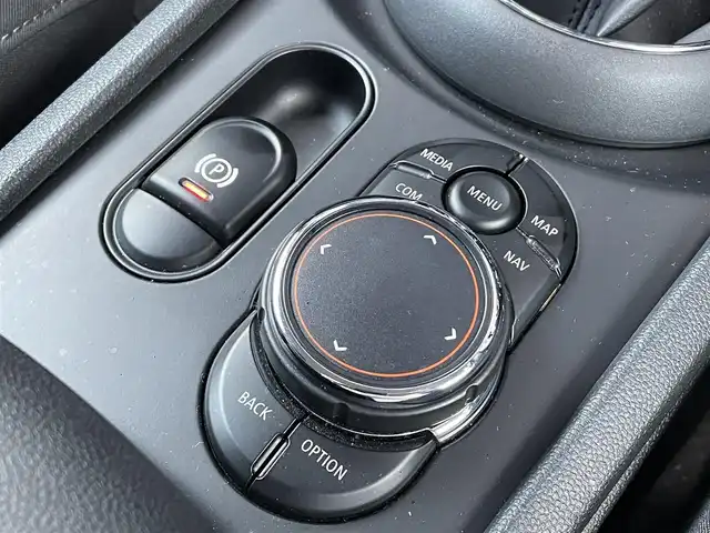ＭＩＮＩ ミニ クラブマン クーパーSD 岐阜県 2019(令1)年 3.2万km メルティングシルバーM アクティブクルーズコントロール/前車接近警告機能/衝突回避、被害軽減ブレーキ/リアパークディスタンスコントロール/純正ナビ　/Ｂｌｕｅｔｏｏｔｈ/社外TVチューナー/バックカメラ/LEDヘッドライト/LEDフロントフォグランプ/レインセンサー/前後ドライブレコーダー　/ETC車載器システム内蔵自動防眩ルームミラー