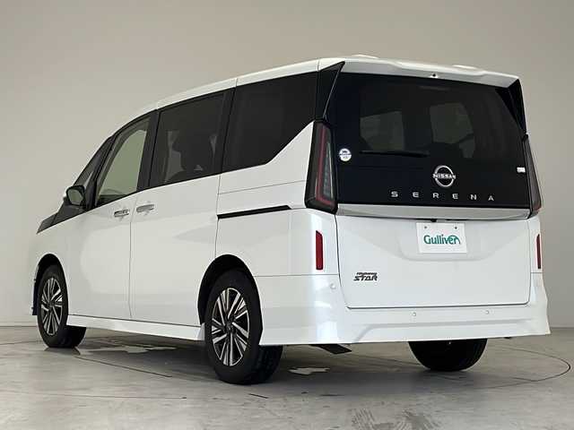 日産 セレナ ハイウェイスター V 愛知県 2023(令5)年 5.2万km プリズムホワイト 衝突被害軽減ブレーキ/純正12.4インチディスプレイオーディオ（ナビあり）/全方位カメラ/両側パワースライドドア/クルーズコントロール/フルセグTV/Bluetooth/バックカメラ/コーナーセンサー/純正アルミホイール/ブラインドスポットモニター/LEDヘッドライト/パドルシフト/インテリジェントミラー/リアオートエアコン/オートマチックハイビーム/置くだけ充電器/ETC2.0/ステアリングスイッチ/スマートキー/プッシュスタート