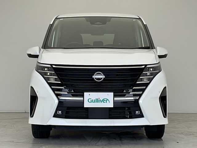 日産 セレナ ハイウェイスター V 愛知県 2023(令5)年 5.2万km プリズムホワイト 衝突被害軽減ブレーキ/純正12.4インチディスプレイオーディオ（ナビあり）/全方位カメラ/両側パワースライドドア/クルーズコントロール/フルセグTV/Bluetooth/バックカメラ/コーナーセンサー/純正アルミホイール/ブラインドスポットモニター/LEDヘッドライト/パドルシフト/インテリジェントミラー/リアオートエアコン/オートマチックハイビーム/置くだけ充電器/ETC2.0/ステアリングスイッチ/スマートキー/プッシュスタート