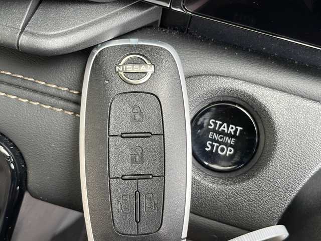 日産 セレナ ハイウェイスター V 愛知県 2023(令5)年 5.2万km プリズムホワイト 衝突被害軽減ブレーキ/純正12.4インチディスプレイオーディオ（ナビあり）/全方位カメラ/両側パワースライドドア/クルーズコントロール/フルセグTV/Bluetooth/バックカメラ/コーナーセンサー/純正アルミホイール/ブラインドスポットモニター/LEDヘッドライト/パドルシフト/インテリジェントミラー/リアオートエアコン/オートマチックハイビーム/置くだけ充電器/ETC2.0/ステアリングスイッチ/スマートキー/プッシュスタート