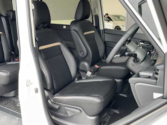 日産 セレナ ハイウェイスター V 愛知県 2023(令5)年 5.2万km プリズムホワイト 衝突被害軽減ブレーキ/純正12.4インチディスプレイオーディオ（ナビあり）/全方位カメラ/両側パワースライドドア/クルーズコントロール/フルセグTV/Bluetooth/バックカメラ/コーナーセンサー/純正アルミホイール/ブラインドスポットモニター/LEDヘッドライト/パドルシフト/インテリジェントミラー/リアオートエアコン/オートマチックハイビーム/置くだけ充電器/ETC2.0/ステアリングスイッチ/スマートキー/プッシュスタート