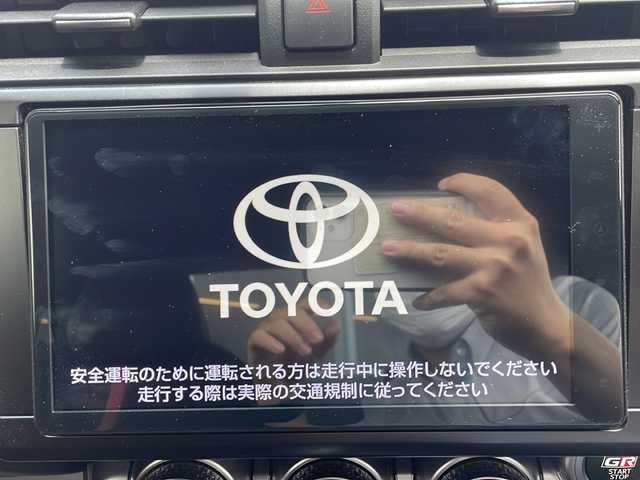トヨタ ＧＲ８６ RZ 山梨県 2023(令5)年 2万km クリスタルブラックシリカ ＧＲエアロ　/純正９インチナビ　/バックカメラ　/フルセグ　/衝突軽減装置　/ＥＴＣ　/ドライブレコーダー　/レーダークルーズコントロール　/ハーフレザーシート　/シートヒーター　/クリアランスソナー　/パドルシフト