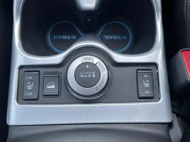 日産 エクストレイル 20X 岩手県 2015(平27)年 8.4万km ブリリアントホワイトパール (株)IDOMが運営する【じしゃロン盛岡店】の自社ローン専用車両になりますこちらは現金またはオートローンご利用時の価格です。自社ローンご希望の方は別途その旨お申付け下さい/純正メモリナビ/AM/FM/CD/SD/AUX/バックカメラ/前後コーナーセンサー/前席シートヒーター/アイドリングS/社外ドラレコ/プッシュスタート/スマートキー/パートタイム4WD/純正フロアマット/ドアバイザー/純正１７インチAW