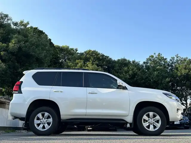 トヨタ ランドクルーザー プラド TX 東京都 2021(令3)年 2.6万km ホワイトパールクリスタルシャイン ワンオーナー/SDナビ（MDV-M907HDL）/・Bluetoothオーディオ/USBオーディオ/・フルセグTV/HDMI/DVD/電動ムーンルーフ/ブラックルーフレール/Toyota Safety Sense/・プリクラッシュセーフティ/・レーンディパーチャーアラート/・オートマチックハイビーム/・レーダークルーズコントロール/ETC/前後ドライブレコーダー/・ZDR 035/取扱説明書/保証書/スペアキー1本