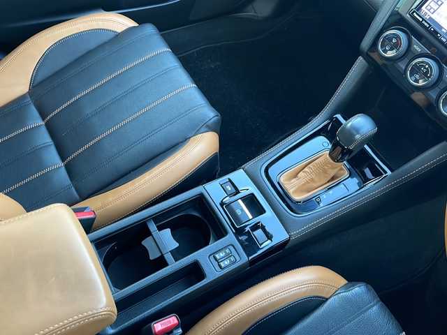 スバル ＷＲＸ Ｓ４ スポルヴィータ 道東・釧路十勝 2015(平27)年 13万km クリスタルホワイトP 純正ナビ(ラジオ/BT/CD/DVD/SD/フルセグTV)/サンルーフ/メモリーシートD席/パドルシフト/バックカメラ(サイド)/クルーズコントロール(追従あり)/純正フロアマット/パワーリアゲート/横滑り防止/オートライト/レザーシート/シートヒーター前席/ダウンヒルアシストコントロール/電動パーキングブレーキ/マルチインフォーメーションディスプレイ/電格ミラー/プッシュスタート/ETC