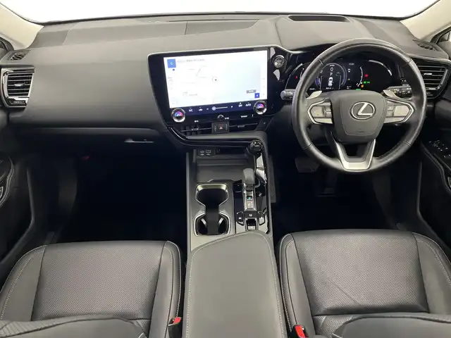 レクサス ＮＸ 350h バージョンL 鹿児島県 2023(令5)年 3.6万km ソニッククォーツ サンルーフ/純正ナビ付ディスプレイオーディオ/（Bluetooth/フルセグTV）/パノラミックビューモニター/レザーシート/パワーシート/シートヒーター/メモリシート(D)/電動リアゲート/電動サイドブレーキ/オートホールド/ビルトインETC2.0/BSM/ビルドインETC/WCO/SPORT/EVモード/革巻きステアリング/ステアリングスイッチ/パドルシフト/Autoライト/前後ドライブレコーダー/三眼LEDヘッドライト/デジタルインナーミラー/フォグ/クリアランスソナー/シーケンシャルウィンカー/ヘッドアップディスプレイ/電動格納ミラー/ウィンカーミラー/スマートキー/スペアキー(2本)/プッシュスタートボタン/純正フロアマット/純正アルミホイール