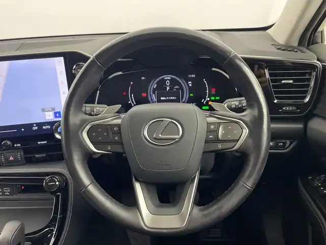 レクサス ＮＸ 350h バージョンL 鹿児島県 2023(令5)年 3.6万km ソニッククォーツ サンルーフ/純正ナビ付ディスプレイオーディオ/（Bluetooth/フルセグTV）/パノラミックビューモニター/レザーシート/パワーシート/シートヒーター/メモリシート(D)/電動リアゲート/電動サイドブレーキ/オートホールド/ビルトインETC2.0/BSM/ビルドインETC/WCO/SPORT/EVモード/革巻きステアリング/ステアリングスイッチ/パドルシフト/Autoライト/前後ドライブレコーダー/三眼LEDヘッドライト/デジタルインナーミラー/フォグ/クリアランスソナー/シーケンシャルウィンカー/ヘッドアップディスプレイ/電動格納ミラー/ウィンカーミラー/スマートキー/スペアキー(2本)/プッシュスタートボタン/純正フロアマット/純正アルミホイール