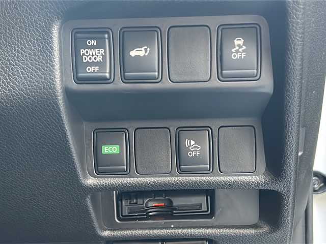 日産 エクストレイル ハイブリッド 20Xi 広島県 2019(令1)年 4.1万km ブリリアントホワイトパール 禁煙車/エマージェンシーブレーキ/車線逸脱警報/BSW/プロパイロット/純正８型ナビ（MM518D-L）/・フルセグ/CD/DVD/Blu-ray/Bluetooth/USB/MSV/アラウンドビューモニター/インテリジェントルームミラー/革巻きステアリング/ステアリングスイッチ/オートライト/カプロンシート/LEDヘッドライト/フォグランプ/ETC/ドライブレコーダー（DJ4-D）/純正ドアバイザー/純正フロアマット