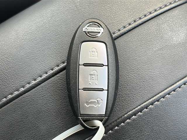 日産 エクストレイル ハイブリッド 20Xi 広島県 2019(令1)年 4.1万km ブリリアントホワイトパール 禁煙車/エマージェンシーブレーキ/車線逸脱警報/BSW/プロパイロット/純正８型ナビ（MM518D-L）/・フルセグ/CD/DVD/Blu-ray/Bluetooth/USB/MSV/アラウンドビューモニター/インテリジェントルームミラー/革巻きステアリング/ステアリングスイッチ/オートライト/カプロンシート/LEDヘッドライト/フォグランプ/ETC/ドライブレコーダー（DJ4-D）/純正ドアバイザー/純正フロアマット