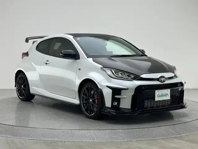 トヨタ ＧＲヤリス RZ ハイパフォーマンス 兵庫県 2021(令3)年 2万km プラチナホワイトパールマイカ ・純正ディスプレイオーディオ/・バックカメラ/・フルセグTV/・ETC/・JBLサウンド/・6速MT/・純正18インチアルミホイール/・衝突軽減ブレーキ/・レーンキープアシスト/・追従クルーズコントロール/・BSM/・ヘッドアップディスプレイ/・アイドリングストップ/・LEDヘッドライト/・LEDフォグランプ/・オートライト/・オートハイビーム/・コーナーセンサー/・社外リアウイング/・社外ボンネット(純正ボンネット積み込み)/・スマートキー/・スペアキー1本/・プッシュスタート