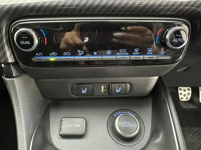 トヨタ ＧＲヤリス RZ ハイパフォーマンス 兵庫県 2021(令3)年 2万km プラチナホワイトパールマイカ ・純正ディスプレイオーディオ/・バックカメラ/・フルセグTV/・ETC/・JBLサウンド/・6速MT/・純正18インチアルミホイール/・衝突軽減ブレーキ/・レーンキープアシスト/・追従クルーズコントロール/・BSM/・ヘッドアップディスプレイ/・アイドリングストップ/・LEDヘッドライト/・LEDフォグランプ/・オートライト/・オートハイビーム/・コーナーセンサー/・社外リアウイング/・社外ボンネット(純正ボンネット積み込み)/・スマートキー/・スペアキー1本/・プッシュスタート