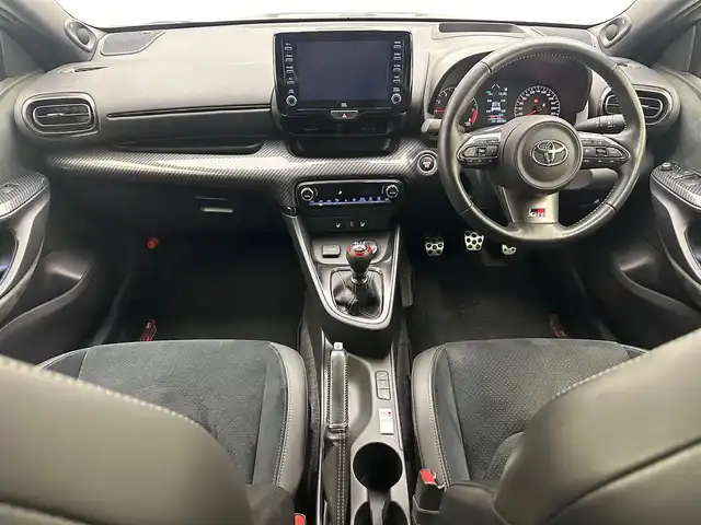 トヨタ ＧＲヤリス RZ ハイパフォーマンス 兵庫県 2021(令3)年 2万km プラチナホワイトパールマイカ ・純正ディスプレイオーディオ/・バックカメラ/・フルセグTV/・ETC/・JBLサウンド/・6速MT/・純正18インチアルミホイール/・衝突軽減ブレーキ/・レーンキープアシスト/・追従クルーズコントロール/・BSM/・ヘッドアップディスプレイ/・アイドリングストップ/・LEDヘッドライト/・LEDフォグランプ/・オートライト/・オートハイビーム/・コーナーセンサー/・社外リアウイング/・社外ボンネット(純正ボンネット積み込み)/・スマートキー/・スペアキー1本/・プッシュスタート