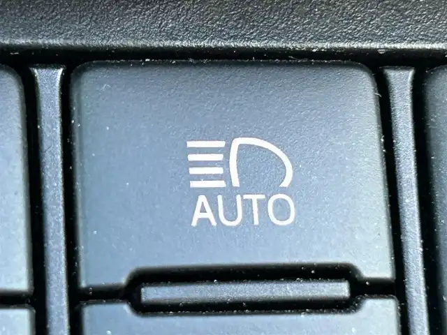 トヨタ シエンタ ハイブリッド G セーフティエディション 千葉県 2021(令3)年 5.2万km ホワイトパールクリスタルシャイン 純正SDナビ/(フルセグTV/CD/DVD/Bluetooth)/全方位カメラ/前後ドライブレコーダー/ワンオーナ/前席シートヒーター/ステアリングヒーター/両側パワースライドドア/前後コーナーセンサー/クルーズコントロール/ETC/ステアリングスイッチ/レーンキープアシスト/プリクラッシュセーフティー/横滑り防止装置/スマートキー/スペアキー/プッシュエンジンスタート