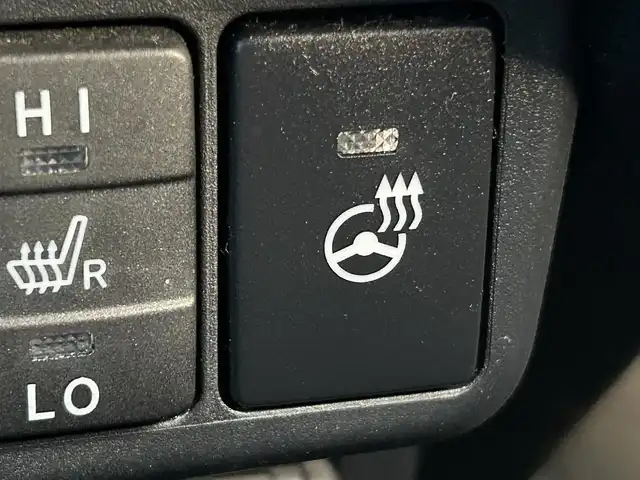 トヨタ シエンタ ハイブリッド G セーフティエディション 千葉県 2021(令3)年 5.2万km ホワイトパールクリスタルシャイン 純正SDナビ/(フルセグTV/CD/DVD/Bluetooth)/全方位カメラ/前後ドライブレコーダー/ワンオーナ/前席シートヒーター/ステアリングヒーター/両側パワースライドドア/前後コーナーセンサー/クルーズコントロール/ETC/ステアリングスイッチ/レーンキープアシスト/プリクラッシュセーフティー/横滑り防止装置/スマートキー/スペアキー/プッシュエンジンスタート