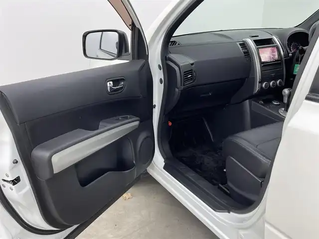 日産 エクストレイル 20Xt 大分県 2012(平24)年 6.9万km ブリリアントホワイトパール パートタイム４WD/純正ナビ/（フルセグ/Bluetooth/CD/DVD)/バックカメラ/ダウンヒルアシスト/カプロンシート/シートヒーター/ビルトインETC/オートライト/純正アルミホイール/電動格納ミラー