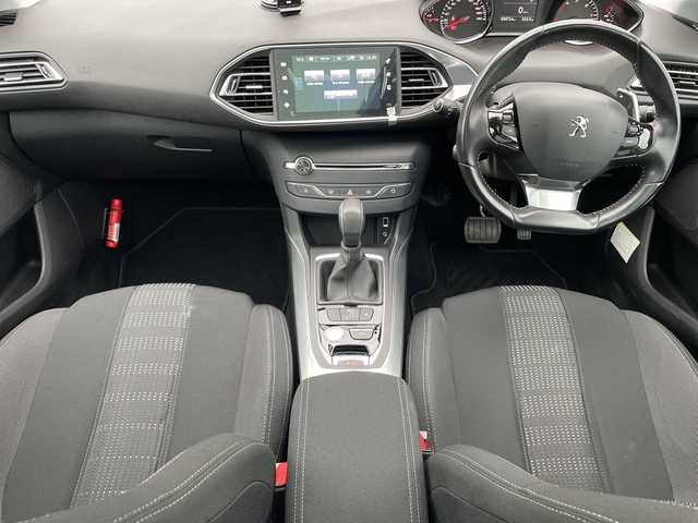 プジョー ３０８ SW アリュール ブルーHDi 広島県 2017(平29)年 3.1万km ビアンカホワイト スカイルーフ/純正ディスプレイオーディオ【AM/FM/CD】/バックカメラ/ETC/ドライブレコーダー/横滑り防止装置/クルーズコントロール/パドルシフト/前後コーナーセンサー/LEDヘッドライト/オートワイパー/オートライト/フォグランプ/純正フロアマット/プッシュスタート/スマートキー/スペアキー