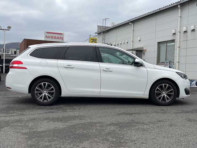 プジョー ３０８ SW アリュール ブルーHDi 広島県 2017(平29)年 3.1万km ビアンカホワイト スカイルーフ/純正ディスプレイオーディオ【AM/FM/CD】/バックカメラ/ETC/ドライブレコーダー/横滑り防止装置/クルーズコントロール/パドルシフト/前後コーナーセンサー/LEDヘッドライト/オートワイパー/オートライト/フォグランプ/純正フロアマット/プッシュスタート/スマートキー/スペアキー