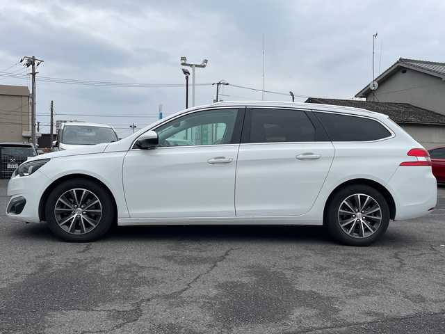 プジョー ３０８ SW アリュール ブルーHDi 広島県 2017(平29)年 3.1万km ビアンカホワイト スカイルーフ/純正ディスプレイオーディオ【AM/FM/CD】/バックカメラ/ETC/ドライブレコーダー/横滑り防止装置/クルーズコントロール/パドルシフト/前後コーナーセンサー/LEDヘッドライト/オートワイパー/オートライト/フォグランプ/純正フロアマット/プッシュスタート/スマートキー/スペアキー