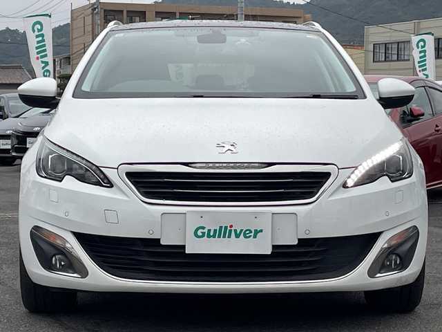 プジョー ３０８ SW アリュール ブルーHDi 広島県 2017(平29)年 3.1万km ビアンカホワイト スカイルーフ/純正ディスプレイオーディオ【AM/FM/CD】/バックカメラ/ETC/ドライブレコーダー/横滑り防止装置/クルーズコントロール/パドルシフト/前後コーナーセンサー/LEDヘッドライト/オートワイパー/オートライト/フォグランプ/純正フロアマット/プッシュスタート/スマートキー/スペアキー