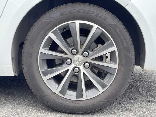 プジョー ３０８ SW アリュール ブルーHDi 広島県 2017(平29)年 3.1万km ビアンカホワイト スカイルーフ/純正ディスプレイオーディオ【AM/FM/CD】/バックカメラ/ETC/ドライブレコーダー/横滑り防止装置/クルーズコントロール/パドルシフト/前後コーナーセンサー/LEDヘッドライト/オートワイパー/オートライト/フォグランプ/純正フロアマット/プッシュスタート/スマートキー/スペアキー