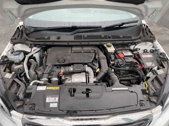 プジョー ３０８ SW アリュール ブルーHDi 広島県 2017(平29)年 3.1万km ビアンカホワイト スカイルーフ/純正ディスプレイオーディオ【AM/FM/CD】/バックカメラ/ETC/ドライブレコーダー/横滑り防止装置/クルーズコントロール/パドルシフト/前後コーナーセンサー/LEDヘッドライト/オートワイパー/オートライト/フォグランプ/純正フロアマット/プッシュスタート/スマートキー/スペアキー