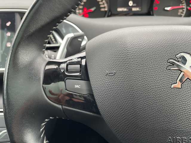 プジョー ３０８ SW アリュール ブルーHDi 広島県 2017(平29)年 3.1万km ビアンカホワイト スカイルーフ/純正ディスプレイオーディオ【AM/FM/CD】/バックカメラ/ETC/ドライブレコーダー/横滑り防止装置/クルーズコントロール/パドルシフト/前後コーナーセンサー/LEDヘッドライト/オートワイパー/オートライト/フォグランプ/純正フロアマット/プッシュスタート/スマートキー/スペアキー