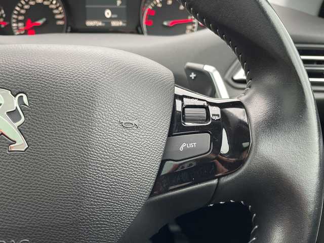 プジョー ３０８ SW アリュール ブルーHDi 広島県 2017(平29)年 3.1万km ビアンカホワイト スカイルーフ/純正ディスプレイオーディオ【AM/FM/CD】/バックカメラ/ETC/ドライブレコーダー/横滑り防止装置/クルーズコントロール/パドルシフト/前後コーナーセンサー/LEDヘッドライト/オートワイパー/オートライト/フォグランプ/純正フロアマット/プッシュスタート/スマートキー/スペアキー