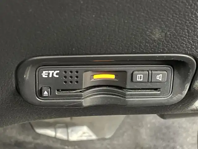 ホンダ ヴェゼル ハイブリッド Z 福岡県 2015(平27)年 8.5万km ティンテッドシルバーM メーカーオプションナビ　/バックカメラ　/ビルトインＥＴＣ　/クルーズコントロール　/シティブレーキアクティブシステム　/パドルシフト　/ハーフレザーシート　/シートヒーター　/純正１７インチＡＷ　/ＬＥＤヘッドライト
