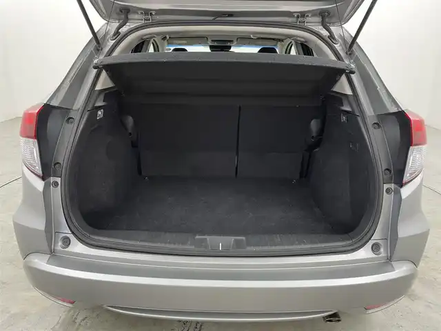 ホンダ ヴェゼル ハイブリッド Z 福岡県 2015(平27)年 8.5万km ティンテッドシルバーM メーカーオプションナビ　/バックカメラ　/ビルトインＥＴＣ　/クルーズコントロール　/シティブレーキアクティブシステム　/パドルシフト　/ハーフレザーシート　/シートヒーター　/純正１７インチＡＷ　/ＬＥＤヘッドライト