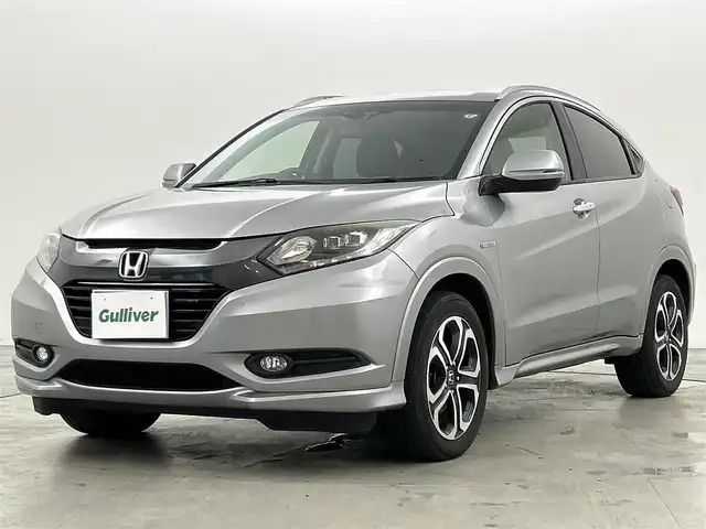 ホンダ ヴェゼル ハイブリッド Z 福岡県 2015(平27)年 8.5万km ティンテッドシルバーM メーカーオプションナビ　/バックカメラ　/ビルトインＥＴＣ　/クルーズコントロール　/シティブレーキアクティブシステム　/パドルシフト　/ハーフレザーシート　/シートヒーター　/純正１７インチＡＷ　/ＬＥＤヘッドライト