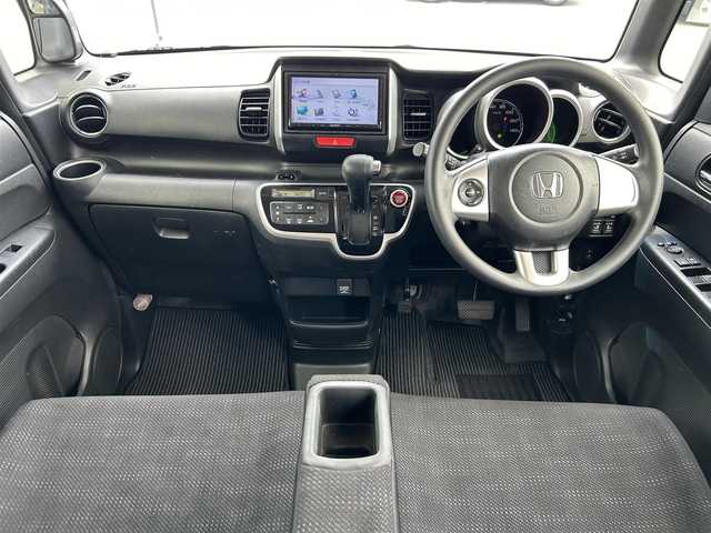 ホンダ Ｎ ＢＯＸ G L SSパッケージ 奈良県 2015(平27)年 4.4万km プレミアムホワイトパールⅡ 社外ＳＤナビ　/フルセグ　/ＤＶＤ　/Ｂｌｕｅｔｏｏｔｈ　/バックカメラ　/ＥＴＣ　/ドライブレコーダー　/両側パワースライドドア　/帆h氏ベンチシート　/社外フロアマット　/横滑り防止装置　/衝突被害軽減ブレーキ　/スペアキー１本
