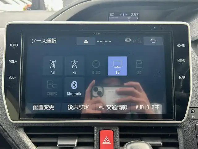 トヨタ ヴォクシー ZS 煌Ⅱ 宮城県 2019(令1)年 4.4万km ブラック セーフティセンス/・プリクラッシュセーフティ/・レーンディパーチャーアラート/・オートマチックハイビーム/・先行車発進告知/インテリジェントクリアランスソナー/純正フリップダウンモニター（V12T-R68C）/純正10インチナビ（NSZN-Z68T）ナビSD後日送付の為動作未確認/・CD/DVD/・Bluetooth/・フルセグTV/・SD音楽録音機能/バックカメラ/ドライブレコーダー/ビルトインETC/両側パワースライドドア/シートカバー/革巻きステアリング/クルーズコントロール/ステアリングスイッチ/MTモード付AT/LEDヘッドライト/フォグランプ/オートライト/スマートキー＆プッシュスタート/電動格納ミラー/純正16インチAW/フロアマット/ドアバイザー/Wエアバッグ