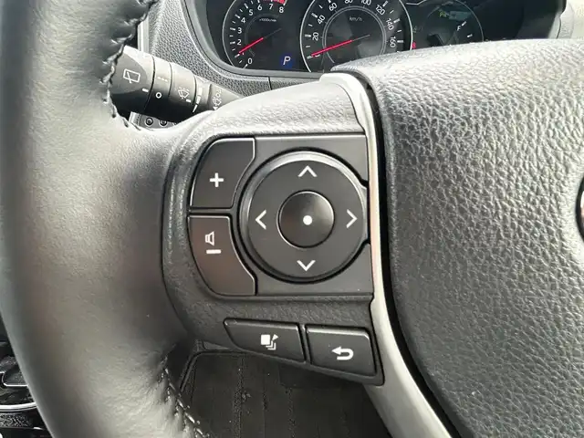 トヨタ ヴォクシー ZS 煌Ⅱ 宮城県 2019(令1)年 4.4万km ブラック セーフティセンス/・プリクラッシュセーフティ/・レーンディパーチャーアラート/・オートマチックハイビーム/・先行車発進告知/インテリジェントクリアランスソナー/純正フリップダウンモニター（V12T-R68C）/純正10インチナビ（NSZN-Z68T）ナビSD後日送付の為動作未確認/・CD/DVD/・Bluetooth/・フルセグTV/・SD音楽録音機能/バックカメラ/ドライブレコーダー/ビルトインETC/両側パワースライドドア/シートカバー/革巻きステアリング/クルーズコントロール/ステアリングスイッチ/MTモード付AT/LEDヘッドライト/フォグランプ/オートライト/スマートキー＆プッシュスタート/電動格納ミラー/純正16インチAW/フロアマット/ドアバイザー/Wエアバッグ