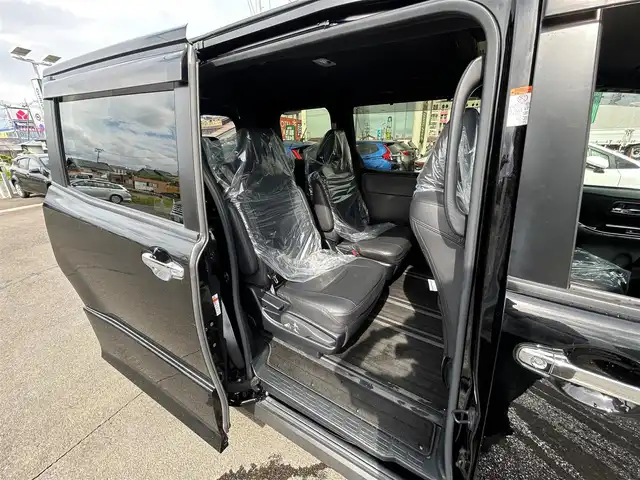 トヨタ ヴォクシー ZS 煌Ⅱ 宮城県 2019(令1)年 4.4万km ブラック セーフティセンス/・プリクラッシュセーフティ/・レーンディパーチャーアラート/・オートマチックハイビーム/・先行車発進告知/インテリジェントクリアランスソナー/純正フリップダウンモニター（V12T-R68C）/純正10インチナビ（NSZN-Z68T）ナビSD後日送付の為動作未確認/・CD/DVD/・Bluetooth/・フルセグTV/・SD音楽録音機能/バックカメラ/ドライブレコーダー/ビルトインETC/両側パワースライドドア/シートカバー/革巻きステアリング/クルーズコントロール/ステアリングスイッチ/MTモード付AT/LEDヘッドライト/フォグランプ/オートライト/スマートキー＆プッシュスタート/電動格納ミラー/純正16インチAW/フロアマット/ドアバイザー/Wエアバッグ