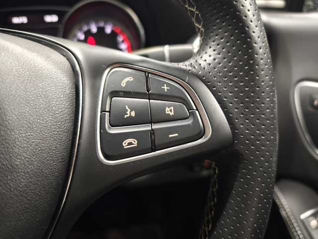 メルセデス・ベンツ ＣＬＡ２２０ Sブレイク 4MATIC 群馬県 2019(平31)年 5.9万km 黒 プレミアムＰＫＧ/ハーマンカードン/ＬＥＤライト/サンルーフ/アンビエントライト/アップルＣａｒＰｌａｙ/黒革シート　