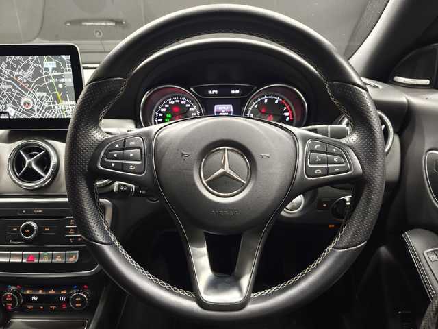 メルセデス・ベンツ ＣＬＡ２２０ Sブレイク 4MATIC 群馬県 2019(平31)年 5.9万km 黒 プレミアムＰＫＧ/ハーマンカードン/ＬＥＤライト/サンルーフ/アンビエントライト/アップルＣａｒＰｌａｙ/黒革シート　