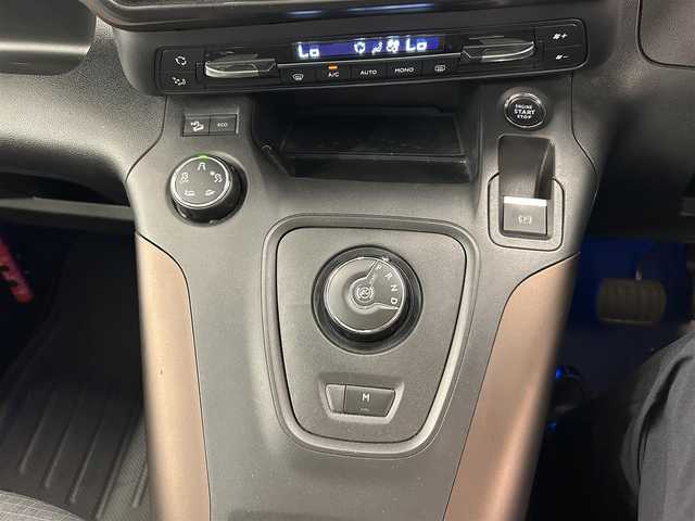 プジョー リフター GTライン ファーストLTD 岡山県 2021(令3)年 3万km グレー 純正ディスプレイオーディオ/Bluetooth/Applecarplay/Android auto/バックカメラ/サイドカメラ/ガラスルーフ/アダプティブクルーズコントロール/アクティブセーフティブレーキ/トラフィックサインインフォメーション/疲労検知システム/アンビエントライト/ブラインドスポット/ETC/インテリジェントハイビーム/ドライブレコーダー/パーキングセンサー