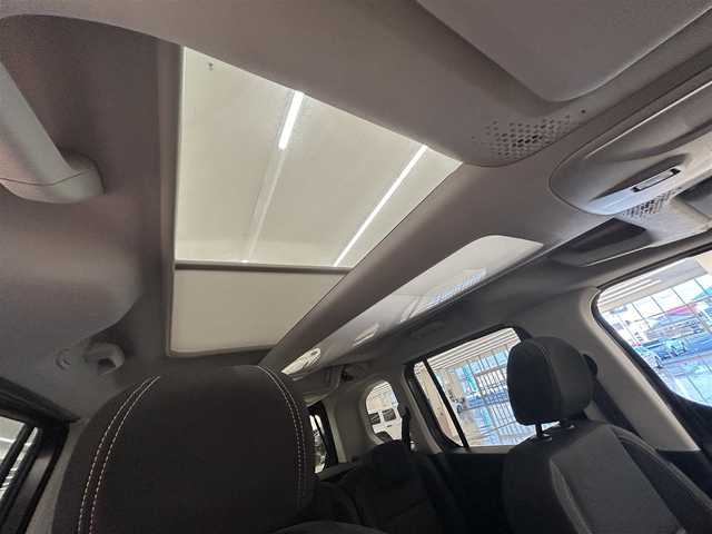 プジョー リフター GTライン ファーストLTD 岡山県 2021(令3)年 3万km グレー 純正ディスプレイオーディオ/Bluetooth/Applecarplay/Android auto/バックカメラ/サイドカメラ/ガラスルーフ/アダプティブクルーズコントロール/アクティブセーフティブレーキ/トラフィックサインインフォメーション/疲労検知システム/アンビエントライト/ブラインドスポット/ETC/インテリジェントハイビーム/ドライブレコーダー/パーキングセンサー