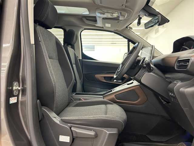 プジョー リフター GTライン ファーストLTD 岡山県 2021(令3)年 3万km グレー 純正ディスプレイオーディオ/Bluetooth/Applecarplay/Android auto/バックカメラ/サイドカメラ/ガラスルーフ/アダプティブクルーズコントロール/アクティブセーフティブレーキ/トラフィックサインインフォメーション/疲労検知システム/アンビエントライト/ブラインドスポット/ETC/インテリジェントハイビーム/ドライブレコーダー/パーキングセンサー