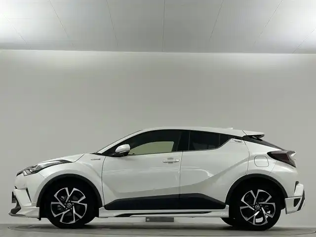 トヨタ Ｃ－ＨＲ G 埼玉県 2017(平29)年 3.3万km ホワイトパールクリスタルシャイン 純正ナビ　ＴＶ　ＣＤ／ＤＶＤ　アダプティブクルーズコントロール　コーナーセンサー　レーンアシスト　オートマチックハイビーム　ＬＥＤヘッドライト　ブラインドスポットモニター　前席シートヒーター