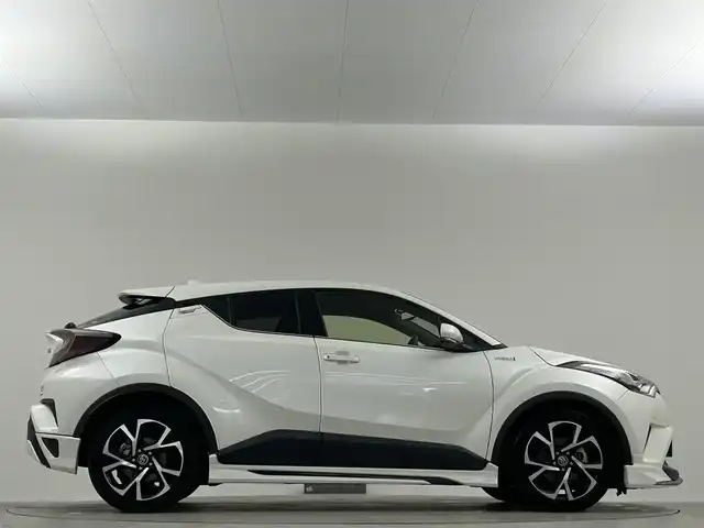 トヨタ Ｃ－ＨＲ G 埼玉県 2017(平29)年 3.3万km ホワイトパールクリスタルシャイン 純正ナビ　ＴＶ　ＣＤ／ＤＶＤ　アダプティブクルーズコントロール　コーナーセンサー　レーンアシスト　オートマチックハイビーム　ＬＥＤヘッドライト　ブラインドスポットモニター　前席シートヒーター