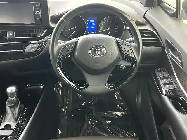 トヨタ Ｃ－ＨＲ G 埼玉県 2017(平29)年 3.3万km ホワイトパールクリスタルシャイン 純正ナビ　ＴＶ　ＣＤ／ＤＶＤ　アダプティブクルーズコントロール　コーナーセンサー　レーンアシスト　オートマチックハイビーム　ＬＥＤヘッドライト　ブラインドスポットモニター　前席シートヒーター
