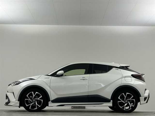トヨタ Ｃ－ＨＲ G 大阪府 2017(平29)年 3.3万km ホワイトパールクリスタルシャイン 純正ナビ/モデリスタフルエアロ/フルセグＴＶ　ＣＤ／ＤＶＤ　/ETC/アダプティブクルーズコントロール　/アイドリングストップ/コーナーセンサー　/純正アルミホイール/純正フロアマット/オートマチックハイビーム　/ＬＥＤヘッドライト　/ブラインドスポットモニター　/前席シートヒーター /横滑り防止装置/レーンキープアシスト/衝突被害軽減システム