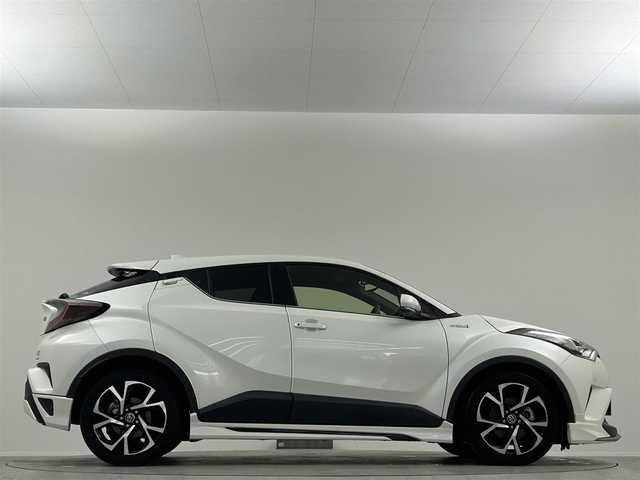 トヨタ Ｃ－ＨＲ G 大阪府 2017(平29)年 3.3万km ホワイトパールクリスタルシャイン 純正ナビ/モデリスタフルエアロ/フルセグＴＶ　ＣＤ／ＤＶＤ　/ETC/アダプティブクルーズコントロール　/アイドリングストップ/コーナーセンサー　/純正アルミホイール/純正フロアマット/オートマチックハイビーム　/ＬＥＤヘッドライト　/ブラインドスポットモニター　/前席シートヒーター /横滑り防止装置/レーンキープアシスト/衝突被害軽減システム