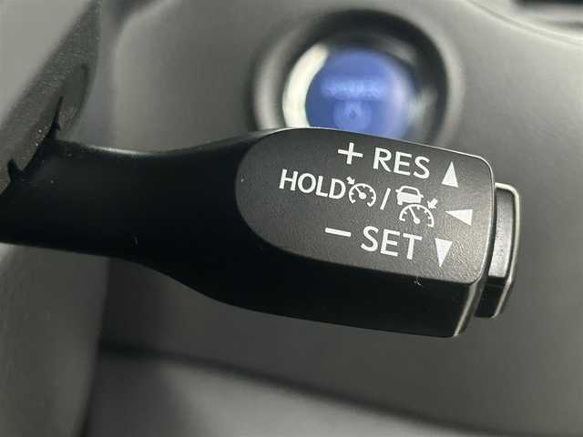 トヨタ Ｃ－ＨＲ G 大阪府 2017(平29)年 3.3万km ホワイトパールクリスタルシャイン 純正ナビ/モデリスタフルエアロ/フルセグＴＶ　ＣＤ／ＤＶＤ　/ETC/アダプティブクルーズコントロール　/アイドリングストップ/コーナーセンサー　/純正アルミホイール/純正フロアマット/オートマチックハイビーム　/ＬＥＤヘッドライト　/ブラインドスポットモニター　/前席シートヒーター /横滑り防止装置/レーンキープアシスト/衝突被害軽減システム