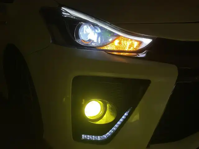 トヨタ プリウス α S ツーリングセレクション G’s 群馬県 2016(平28)年 7万km ホワイトパールクリスタルシャイン 寒冷地仕様/・ウィンドシールデアイサー/・ヒーター付ドアミラー/・リヤフォグランプ/＝＝＝＝＝/ALPINE10インチフリップダウンモニター/Strada7インチナビ/・AM/FM/CD/DVD/SD/Bluetooth/フルセグTV/バックカメラ/SilkBLazeエアロ/ROWENマフラー/ESPELIRダウンサスペンション/純正ビルトインETC/プッシュスタート/スマートキー/ハーフレザーシート